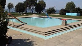 A delightful swimming pool by Lake Geneva at Quai du Vent-Blanc, 1.7 miles from the hostel